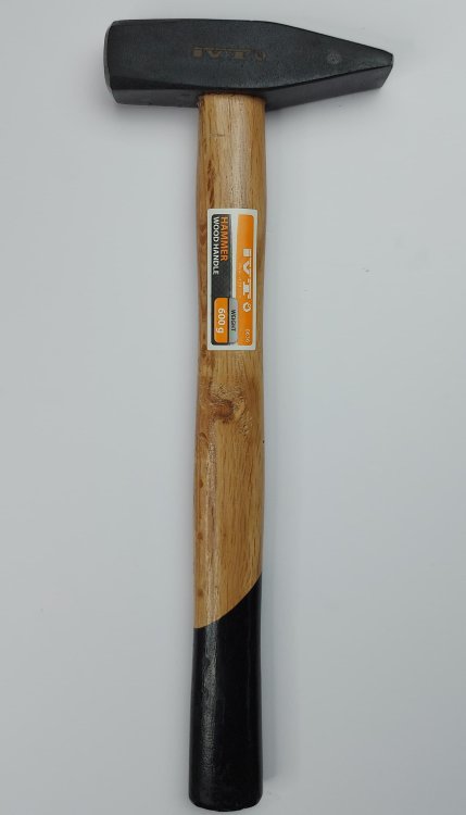 0636 Молоток с деревянной  ручкой 600 гр